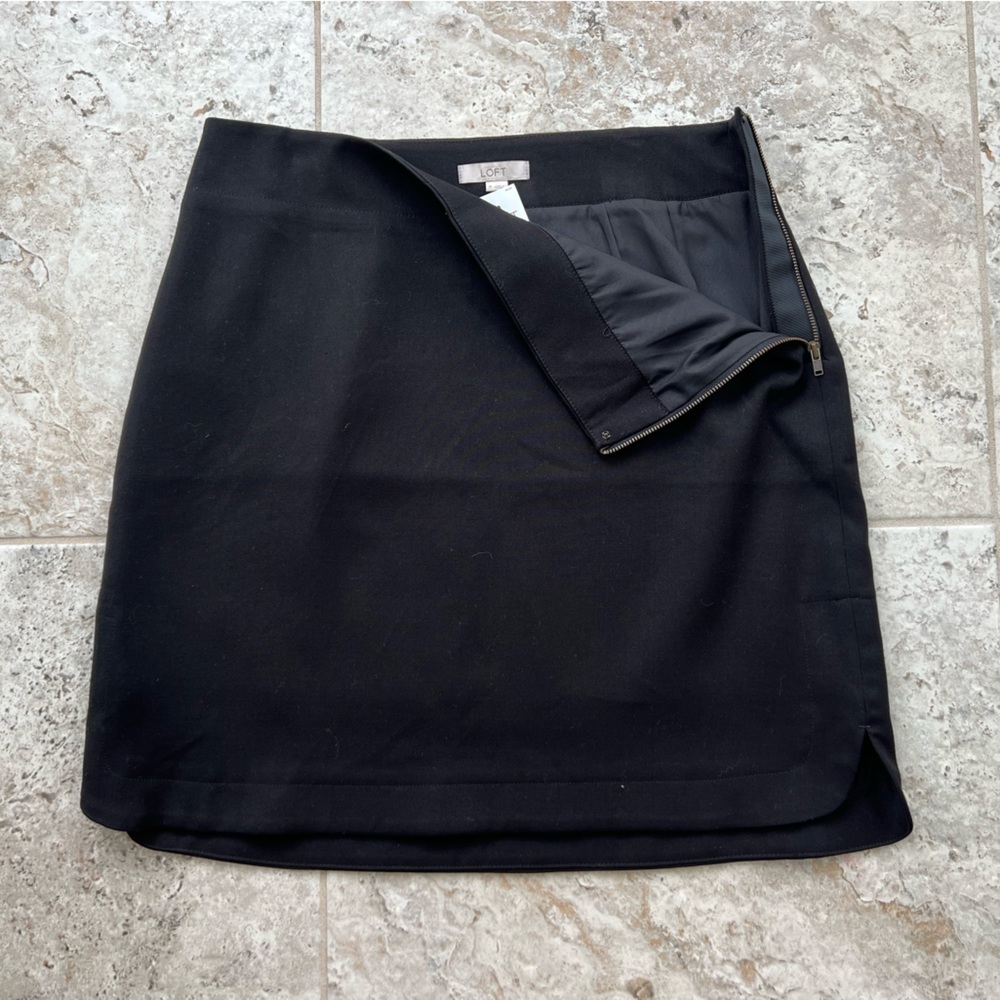 New LOFT Black Straight Pencil Skirt with a rounded hem, sz M